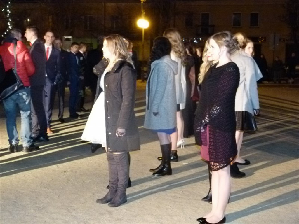 Maturzyści KLO zatańczyli na Placu Wolności