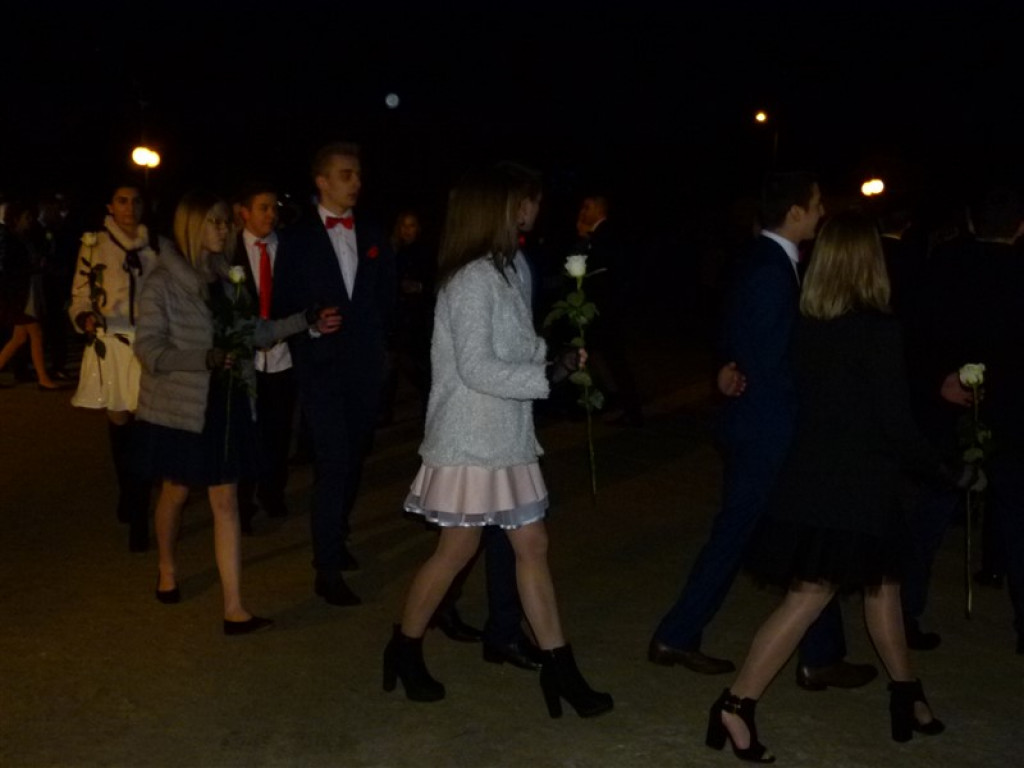 Maturzyści KLO zatańczyli na Placu Wolności