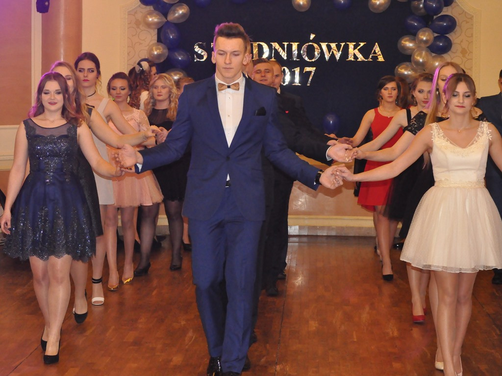Studniówka uczniów ZSP w Bolimowie - galeria zdjęć