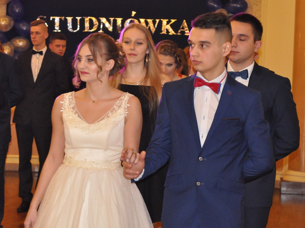Studniówka uczniów ZSP w Bolimowie - galeria zdjęć