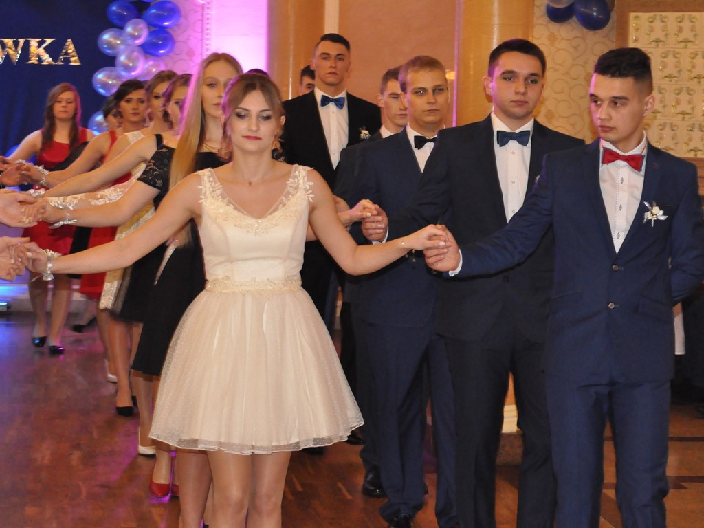 Studniówka uczniów ZSP w Bolimowie - galeria zdjęć