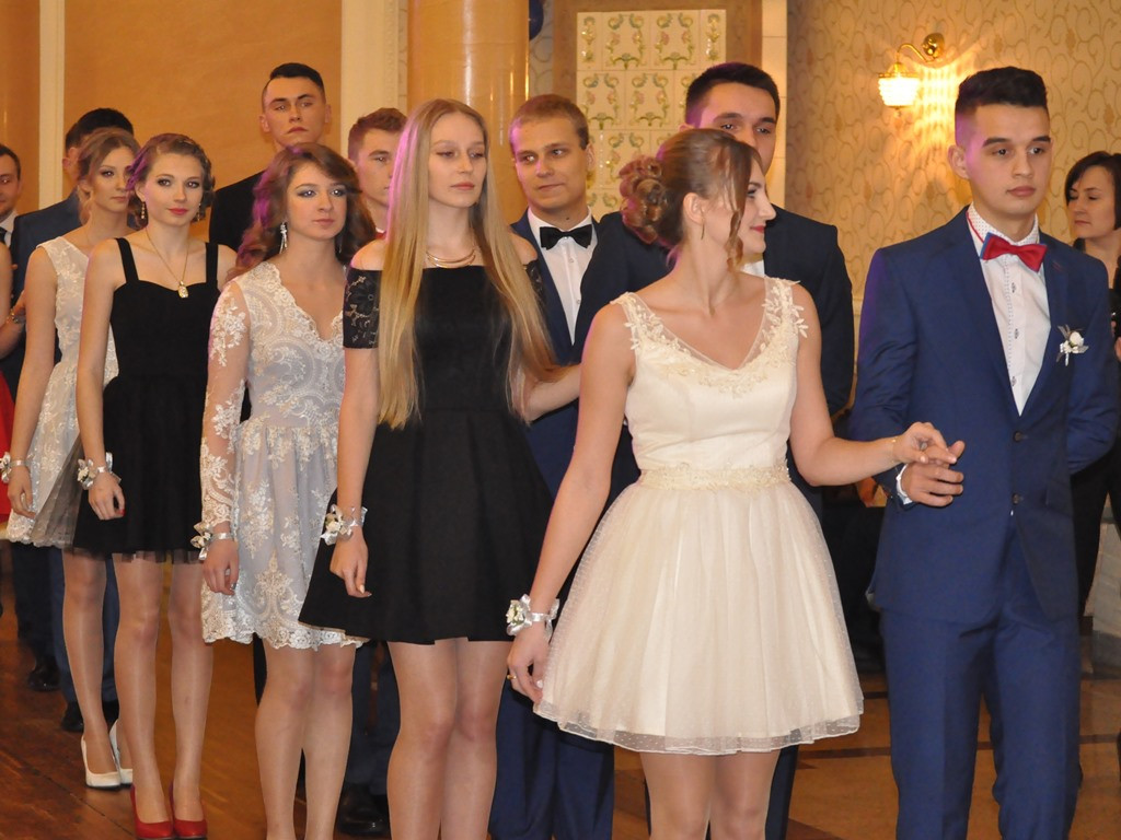 Studniówka uczniów ZSP w Bolimowie - galeria zdjęć