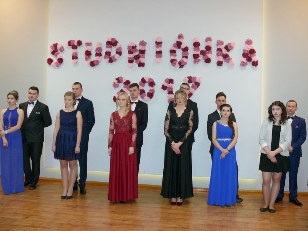 Studniówka uczniów ze Zduńskiej Dąbrowy