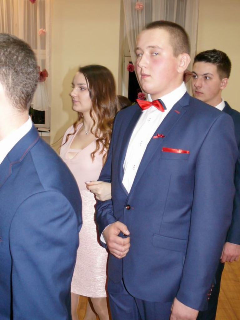 Studniówka uczniów ze Zduńskiej Dąbrowy