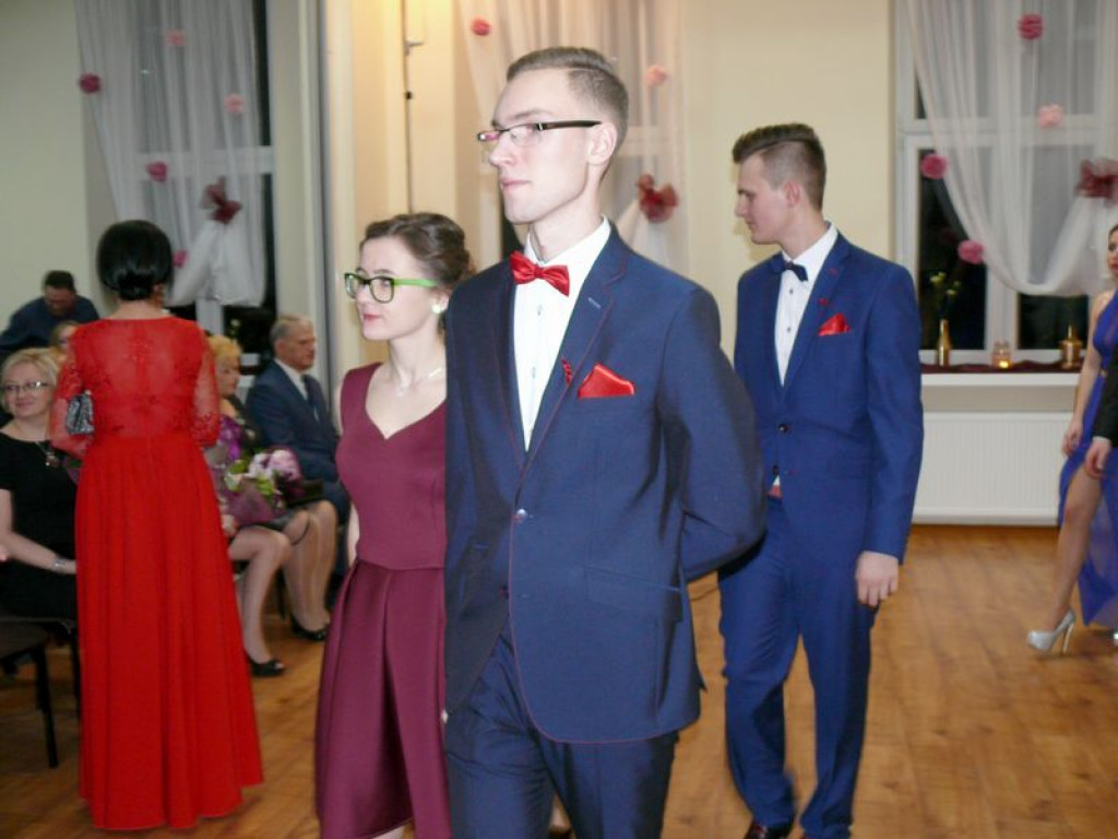 Studniówka uczniów ze Zduńskiej Dąbrowy