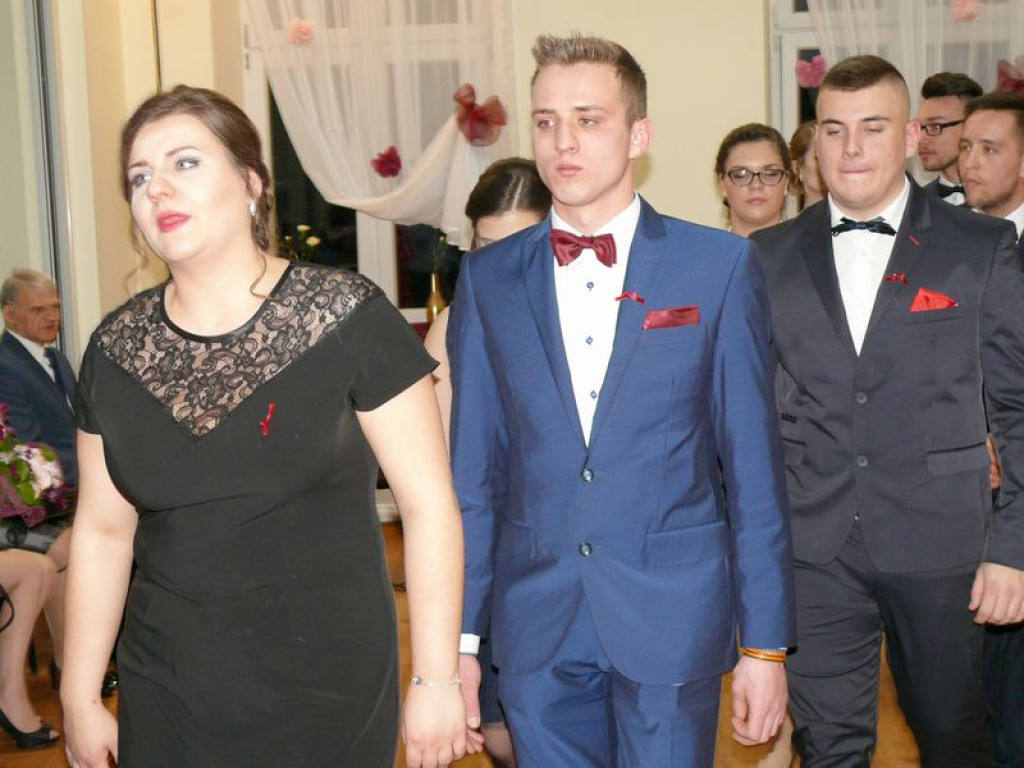 Studniówka uczniów ze Zduńskiej Dąbrowy