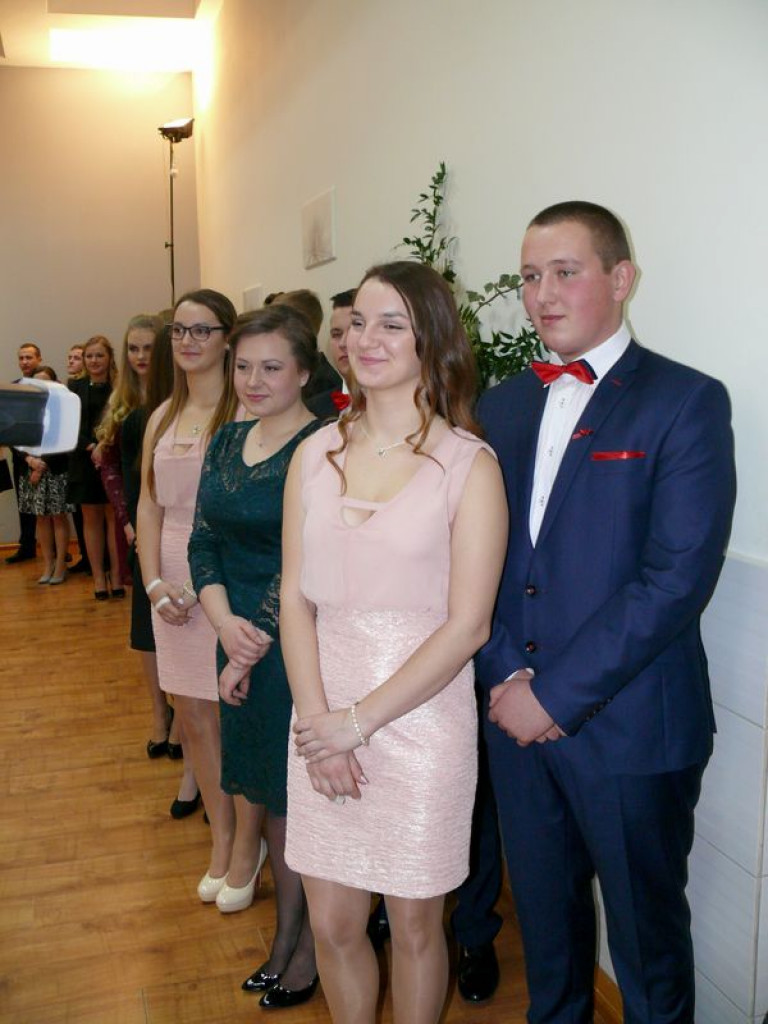 Studniówka uczniów ze Zduńskiej Dąbrowy