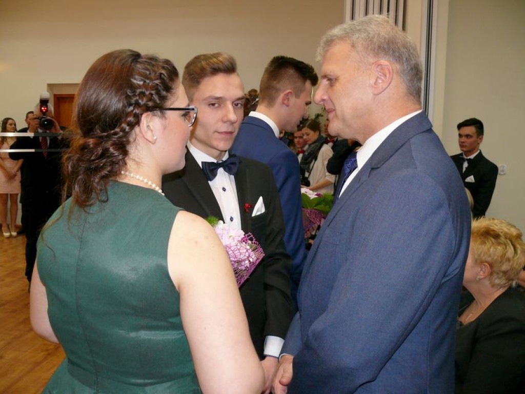 Studniówka uczniów ze Zduńskiej Dąbrowy
