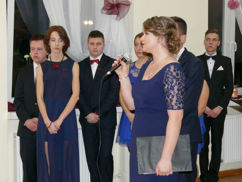 Studniówka uczniów ze Zduńskiej Dąbrowy