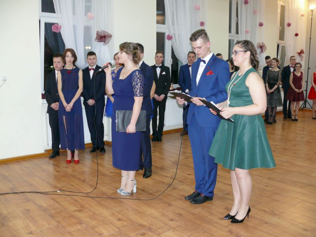 Studniówka uczniów ze Zduńskiej Dąbrowy