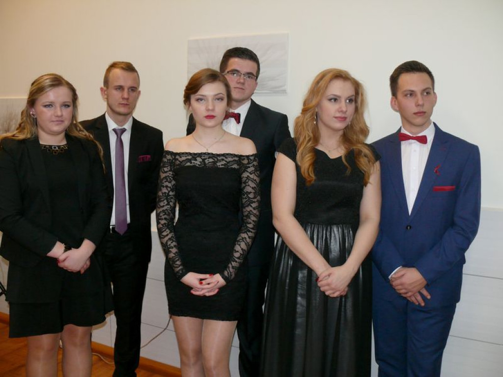 Studniówka uczniów ze Zduńskiej Dąbrowy