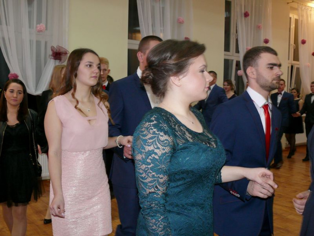 Studniówka uczniów ze Zduńskiej Dąbrowy