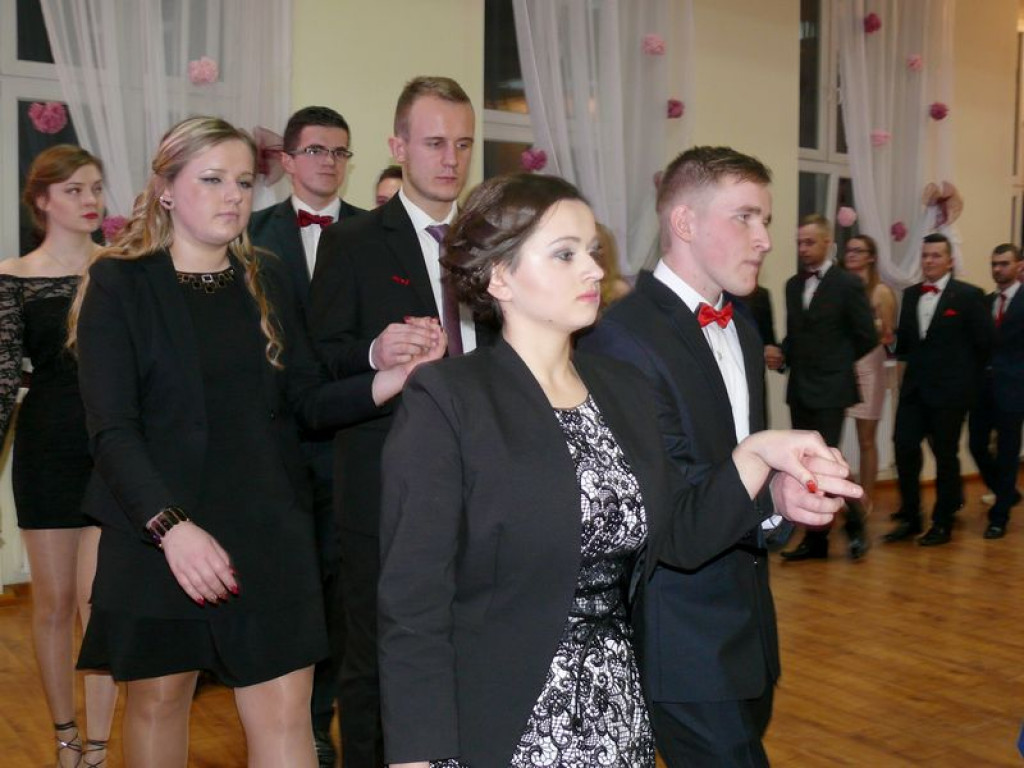 Studniówka uczniów ze Zduńskiej Dąbrowy