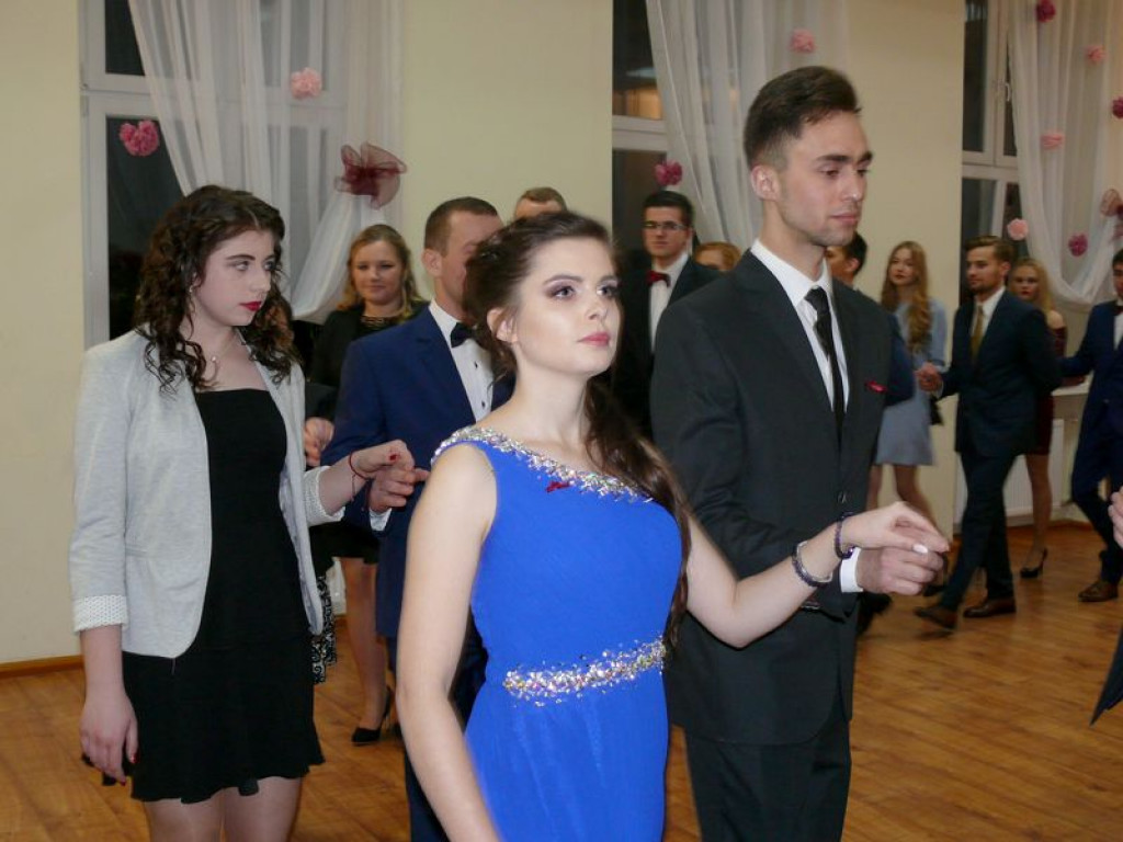 Studniówka uczniów ze Zduńskiej Dąbrowy