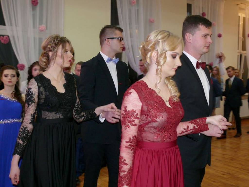 Studniówka uczniów ze Zduńskiej Dąbrowy