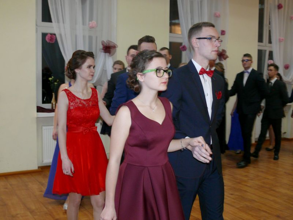 Studniówka uczniów ze Zduńskiej Dąbrowy
