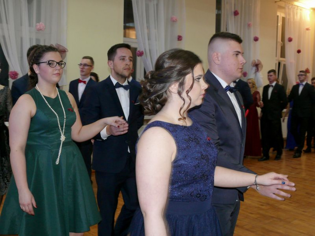 Studniówka uczniów ze Zduńskiej Dąbrowy