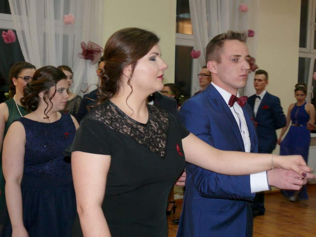 Studniówka uczniów ze Zduńskiej Dąbrowy
