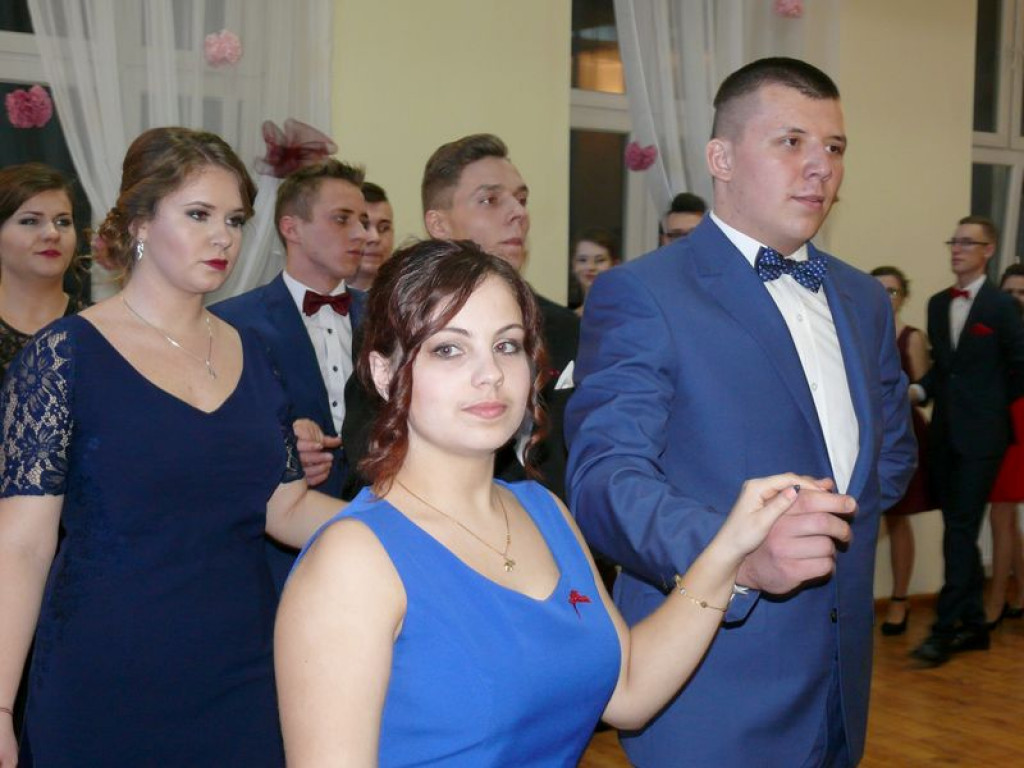 Studniówka uczniów ze Zduńskiej Dąbrowy