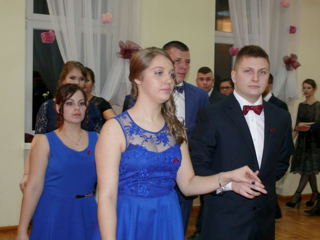Studniówka uczniów ze Zduńskiej Dąbrowy
