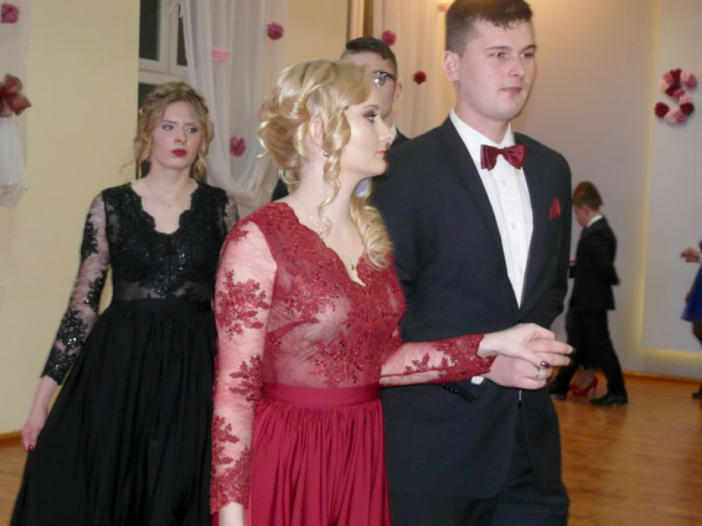Studniówka uczniów ze Zduńskiej Dąbrowy