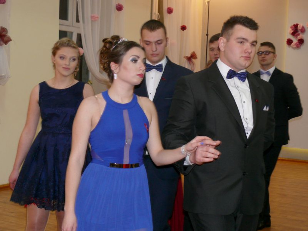 Studniówka uczniów ze Zduńskiej Dąbrowy