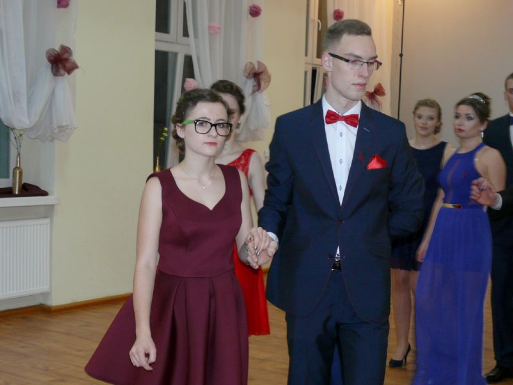 Studniówka uczniów ze Zduńskiej Dąbrowy