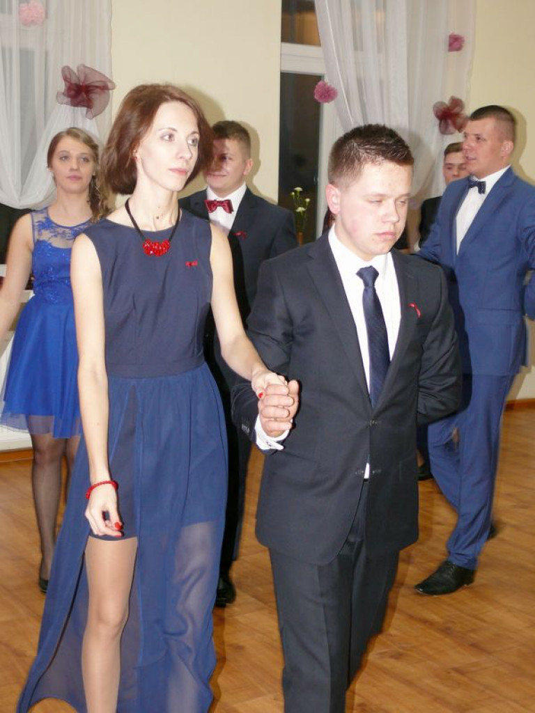 Studniówka uczniów ze Zduńskiej Dąbrowy