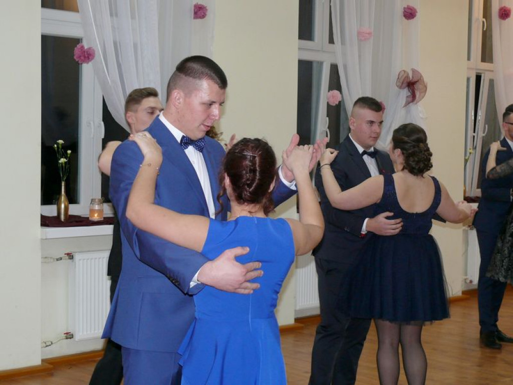 Studniówka uczniów ze Zduńskiej Dąbrowy