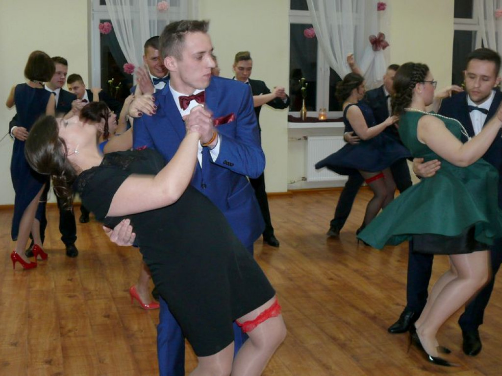 Studniówka uczniów ze Zduńskiej Dąbrowy
