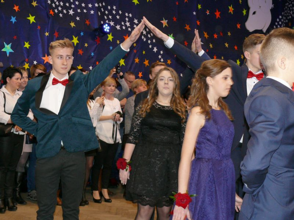 W Gimnazjum nr 2 odbył się bal klas trzecich