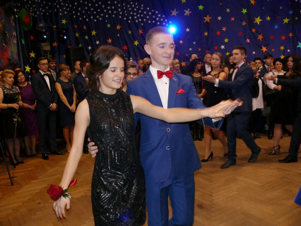 W Gimnazjum nr 2 odbył się bal klas trzecich