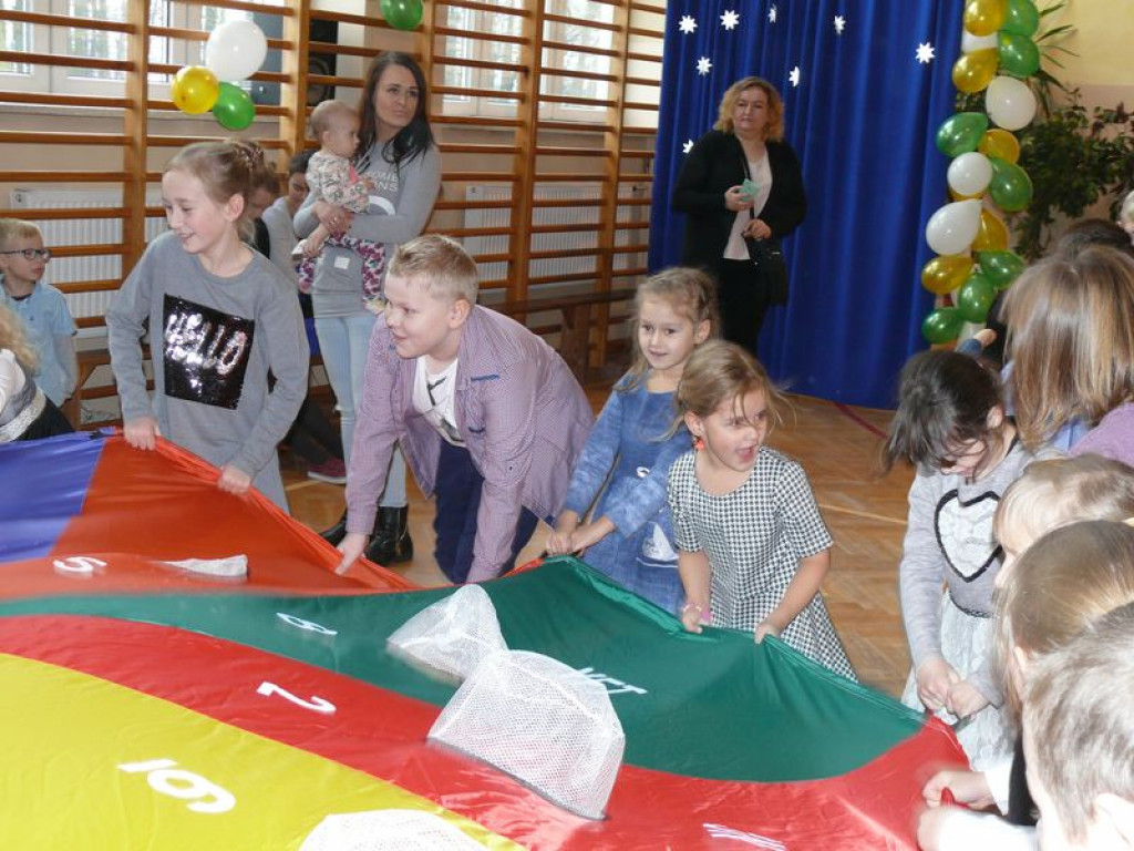 Choinka w szkole w Dąbkowicach