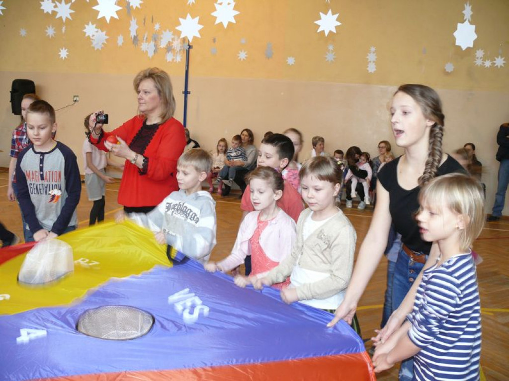Choinka w szkole w Dąbkowicach