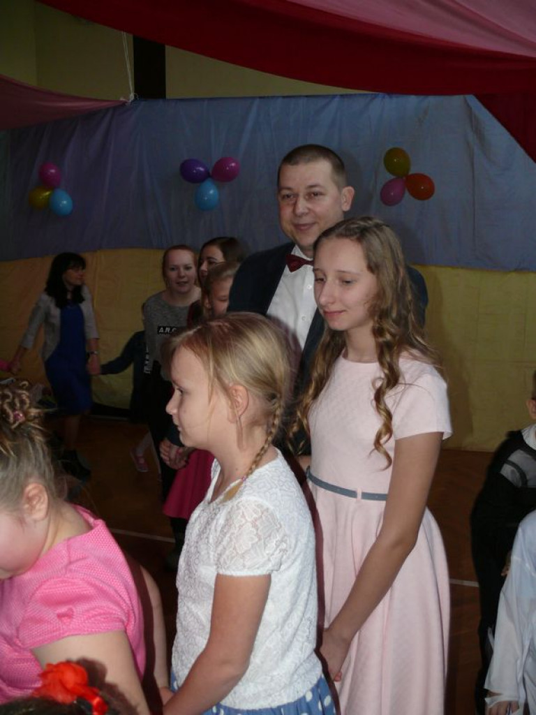 W Zielkowicach dzieci bawiły się na choince