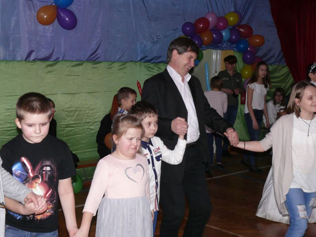 W Zielkowicach dzieci bawiły się na choince