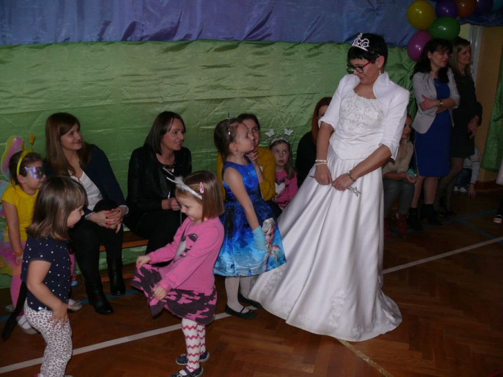 W Zielkowicach dzieci bawiły się na choince