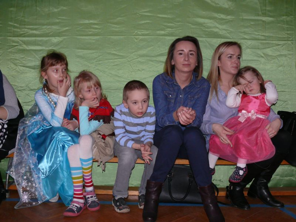 W Zielkowicach dzieci bawiły się na choince