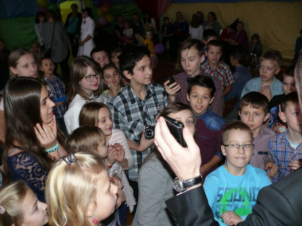 W Zielkowicach dzieci bawiły się na choince