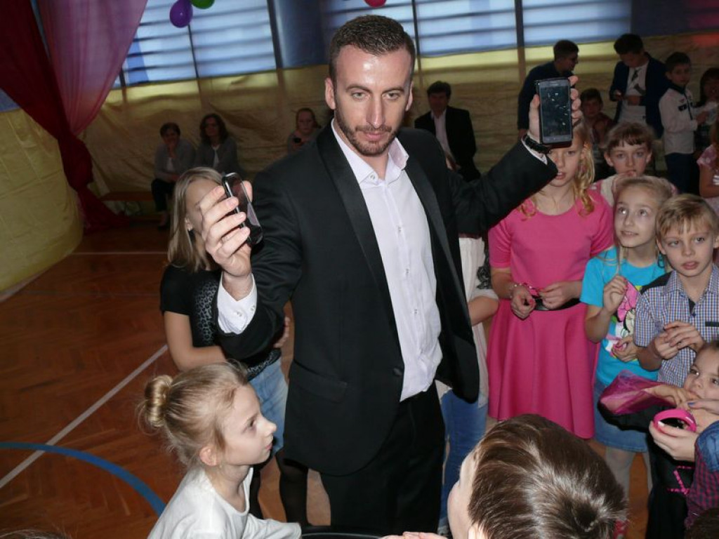 W Zielkowicach dzieci bawiły się na choince