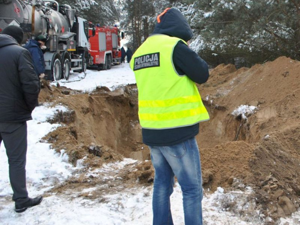 Kradzieże paliwa z rurociągu w Kalenicach