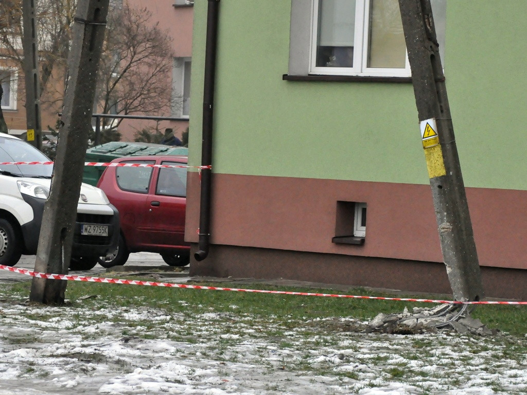 Jechał po pijanemu, uderzył w słup