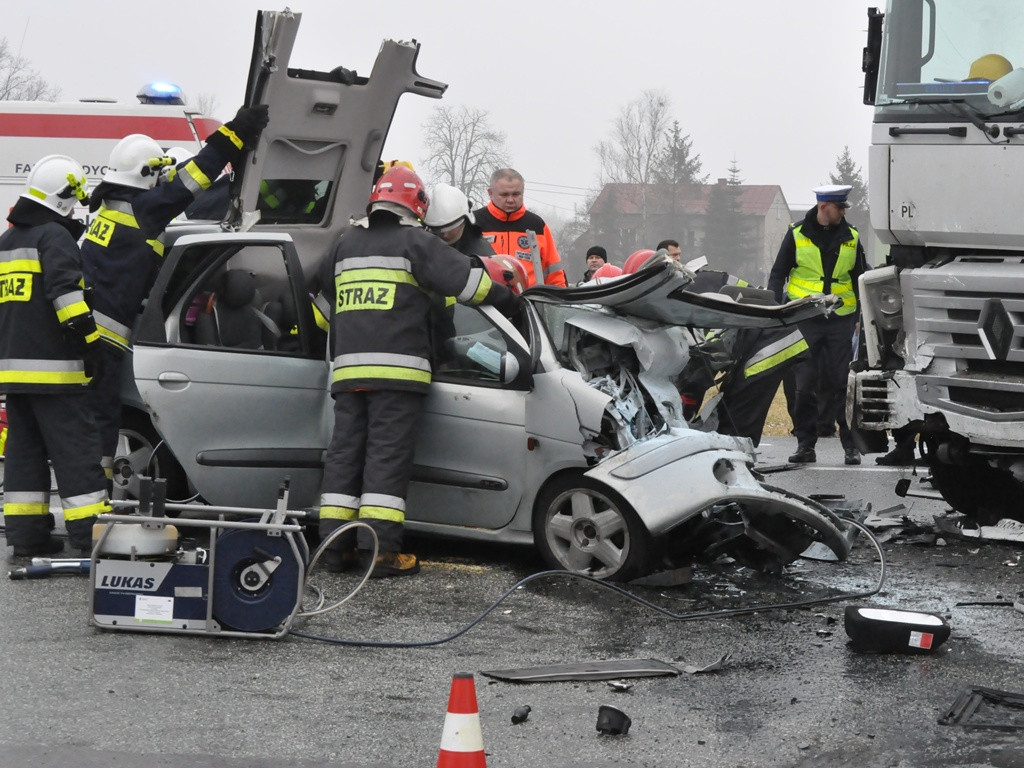 Poważny wypadek na skrzyżowaniu DK14 z Chruślanką