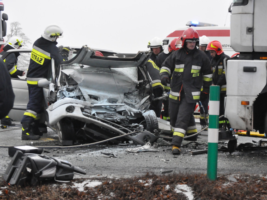 Poważny wypadek na skrzyżowaniu DK14 z Chruślanką