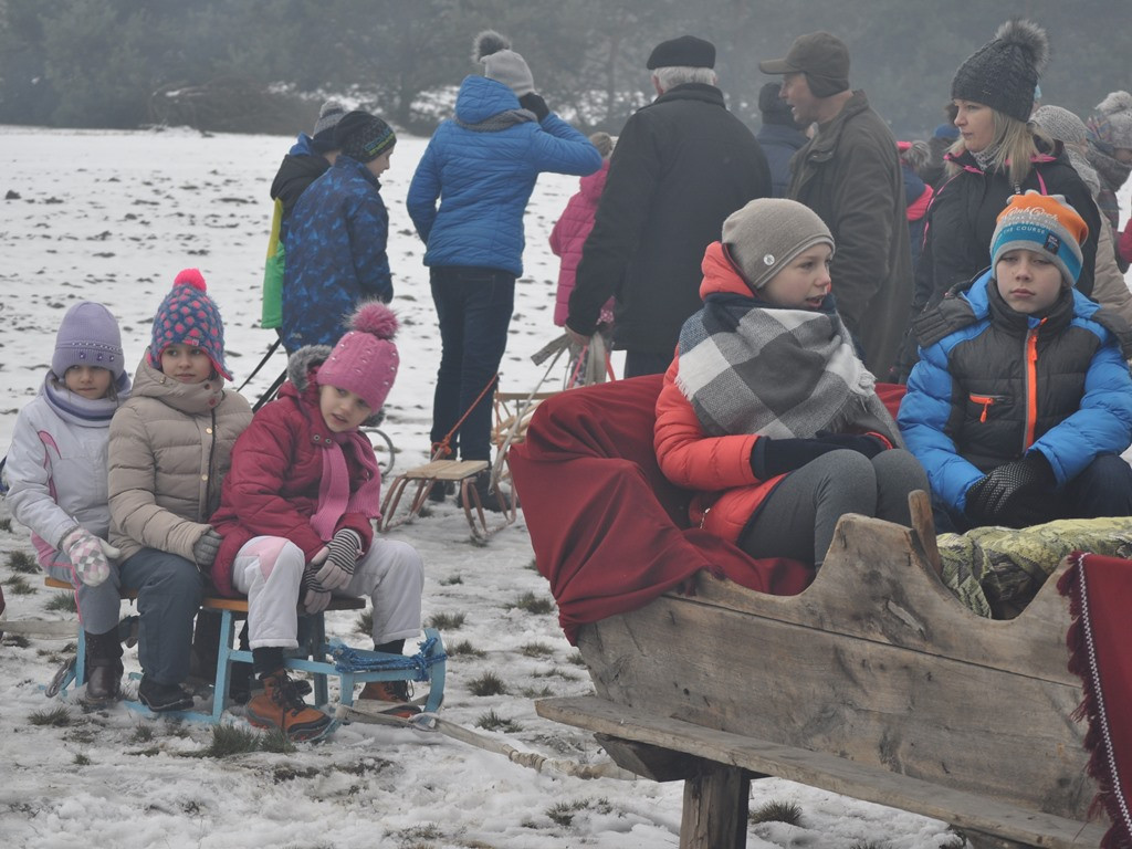 Kulig uczniów klas czwartych i piątych SP Łyszkowice [galeria zdjęć]