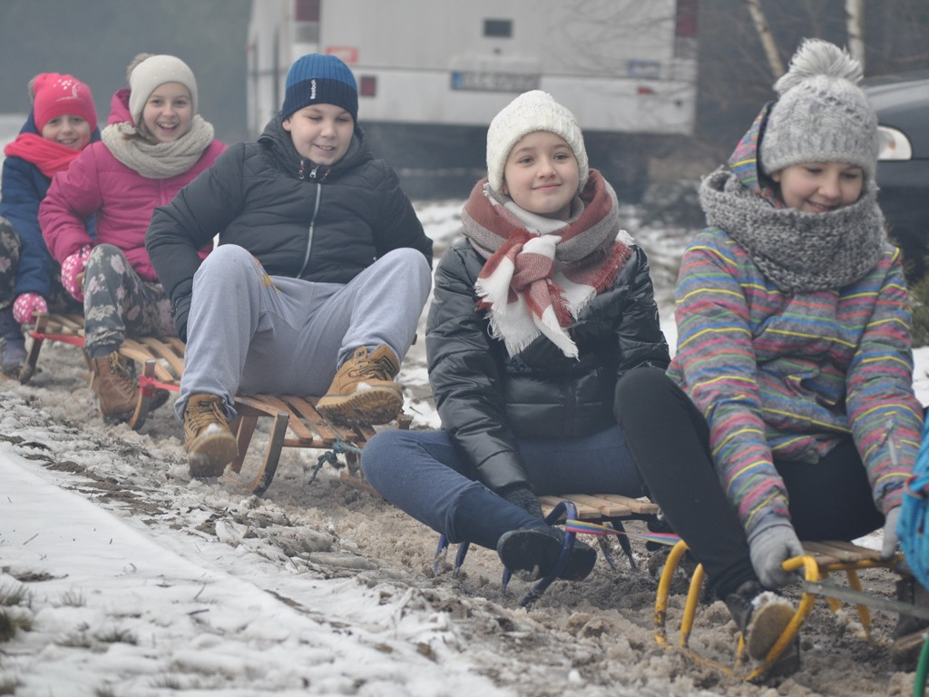 Kulig uczniów klas czwartych i piątych SP Łyszkowice [galeria zdjęć]