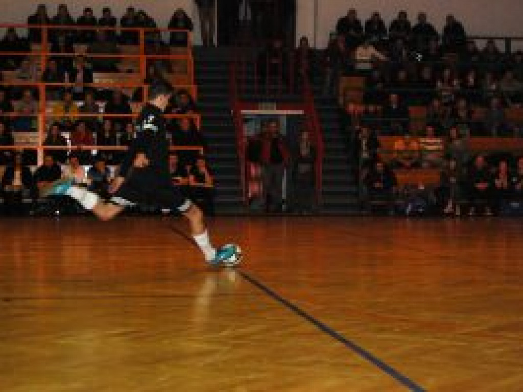 Renix przegrywał 0:2, ale wygrał po rzutach karnych