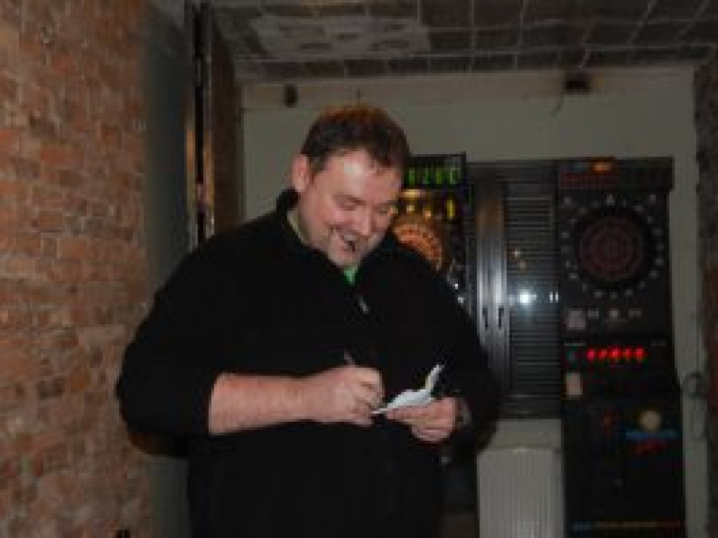 Kolejny gracz darta na pokładzie