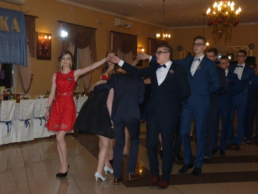 Uczniowie z ZS Żychlin stoją na progu dojrzałości
