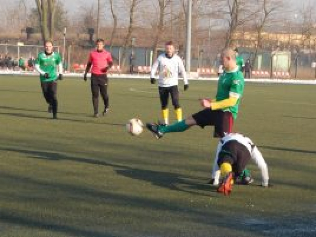 Oblodzone boisko nie przeszkodziło w sparingu